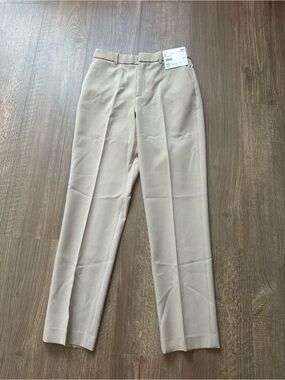 Uniqlo Smart Ankle Pants in beige.